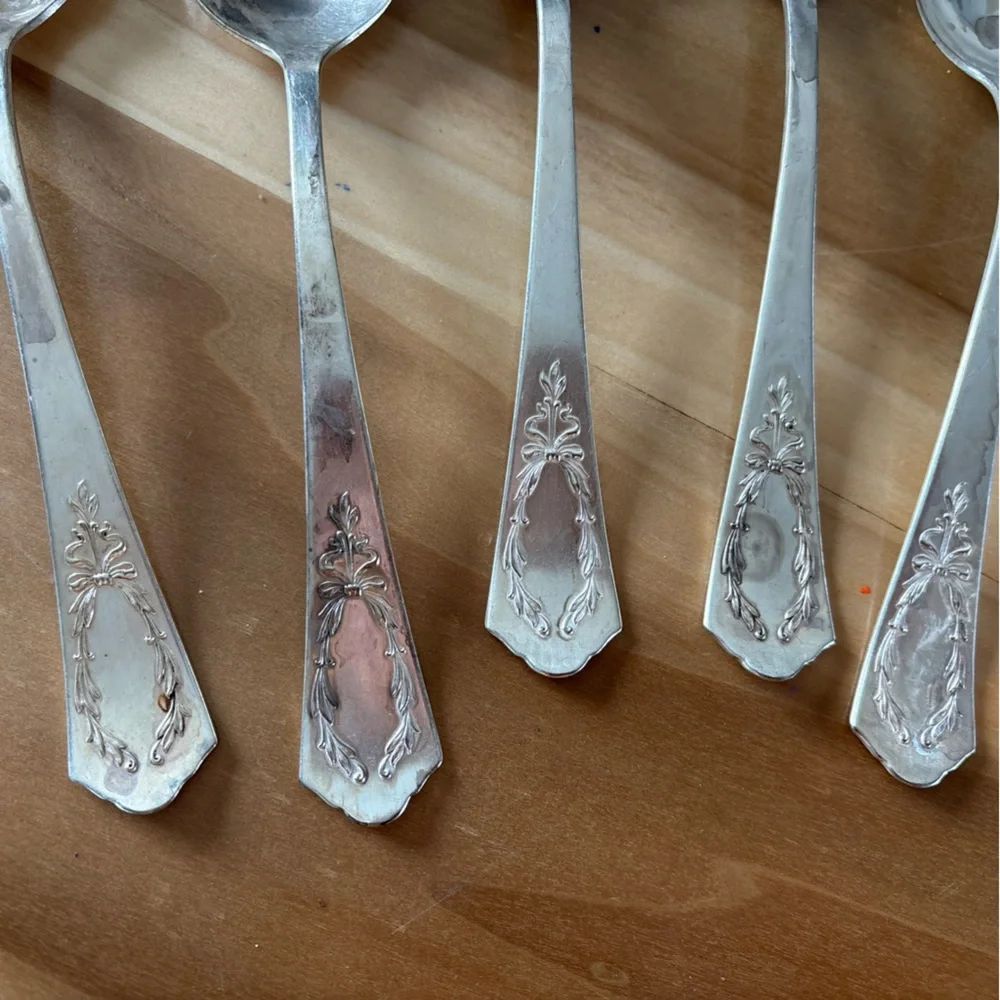 Associated Silver Yourex  VICTORY  Antique  Silverplate Spoons  1918 Lot of 5